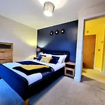 Luxury 2-Bedroom Service Apartment With Balcony