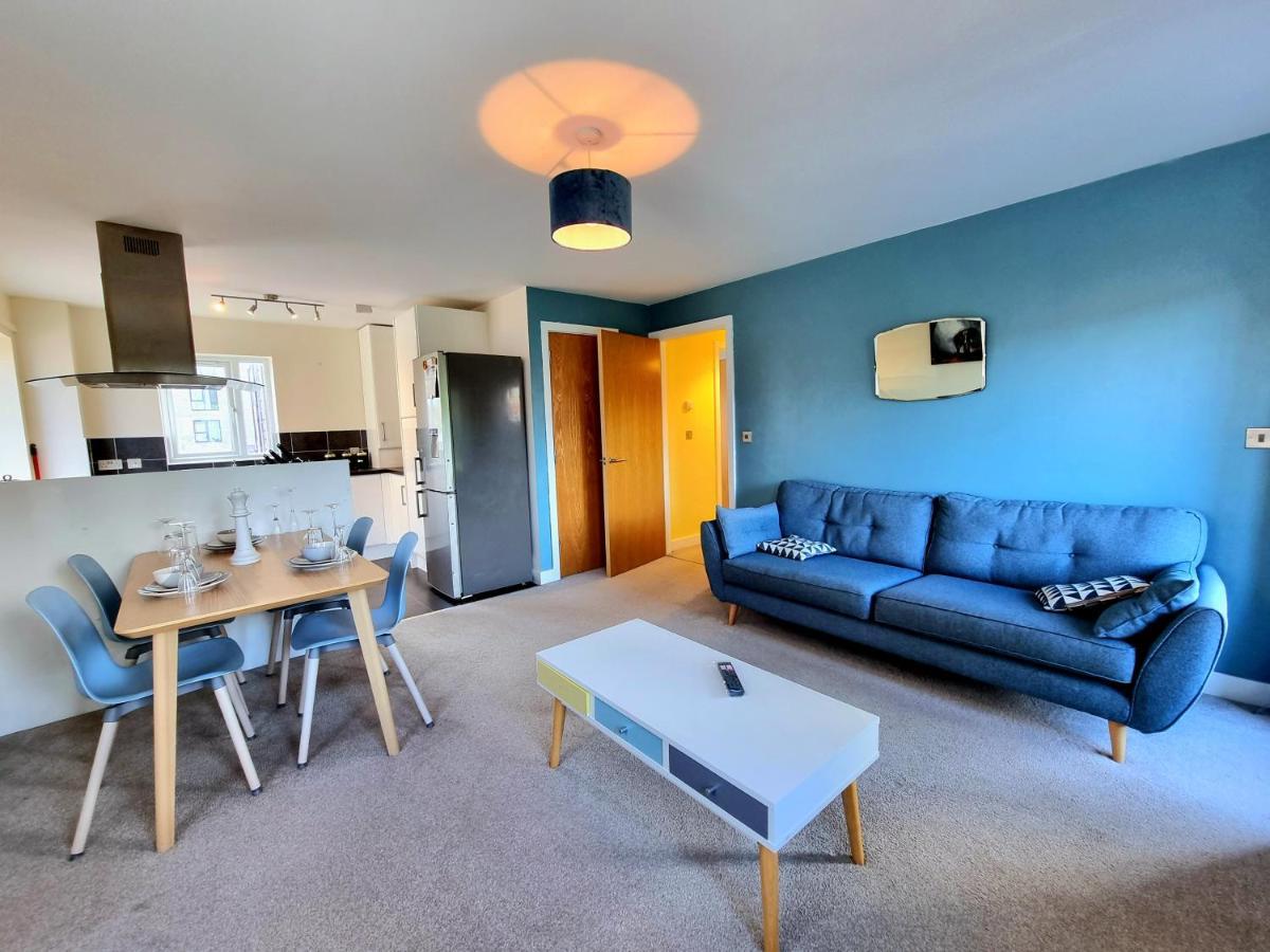 Apartamento Luxury 2-bedroom Service With Balcony