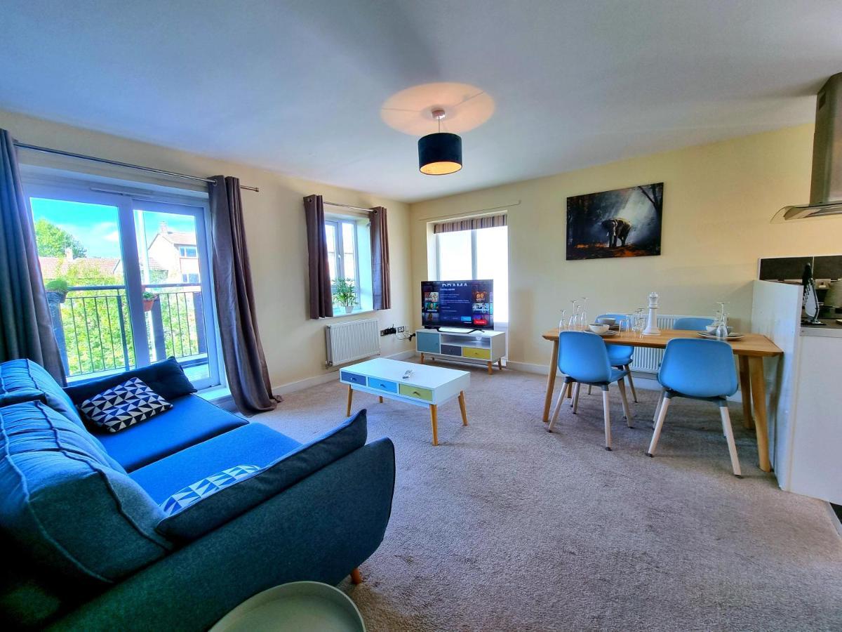 Apartamento Luxury 2-bedroom Service With Balcony *